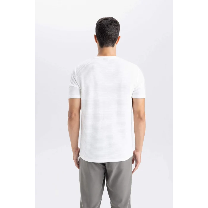 Defacto M6608 Ekru Slim Fit Dar Kesim Bisiklet Yaka Basic Düz Beyaz Kısa Kollu Tişört