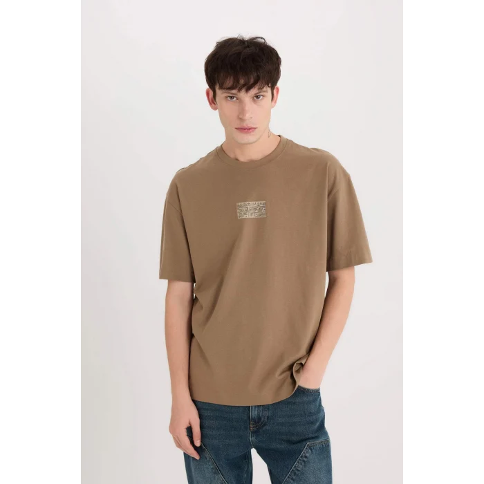 Defacto D9347 Kahve Oversize Geniş Kalıp Bisiklet Yaka Sırt Baskılı Kısa Kollu Tişört