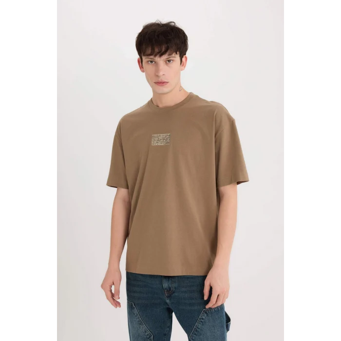 Defacto D9347 Kahve Oversize Geniş Kalıp Bisiklet Yaka Sırt Baskılı Kısa Kollu Tişört