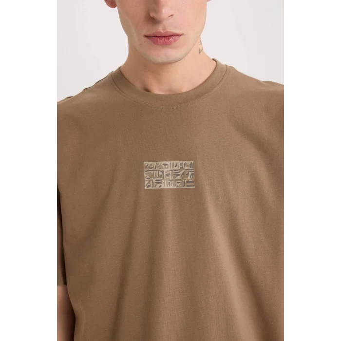 Defacto D9347 Kahve Oversize Geniş Kalıp Bisiklet Yaka Sırt Baskılı Kısa Kollu Tişört