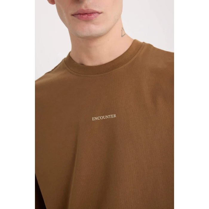 Defacto E1487 Kahve Boxy Fit Bisiklet Yaka Sırt Baskılı Kısa Kollu Tişört