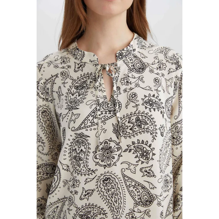 Defacto N1809 Siyah Regular Fit Apaş Yaka Desenli Uzun Kollu Bluz