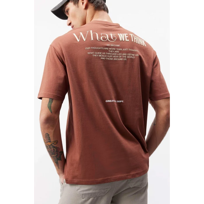 Defacto D5159 Kahve Boxy Fit Bisiklet Yaka Sırt Baskılı Kısa Kollu Tişört