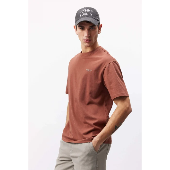 Defacto D5159 Kahve Boxy Fit Bisiklet Yaka Sırt Baskılı Kısa Kollu Tişört