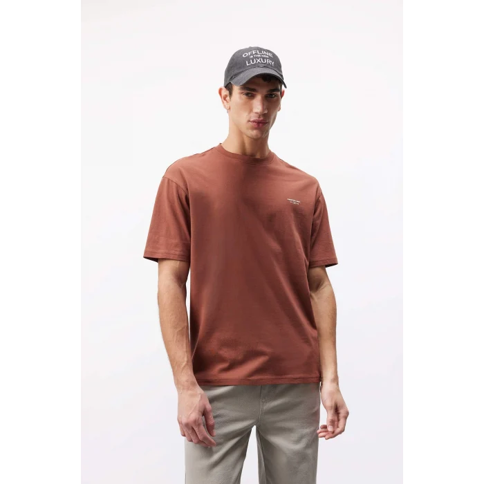 Defacto D5159 Kahve Boxy Fit Bisiklet Yaka Sırt Baskılı Kısa Kollu Tişört