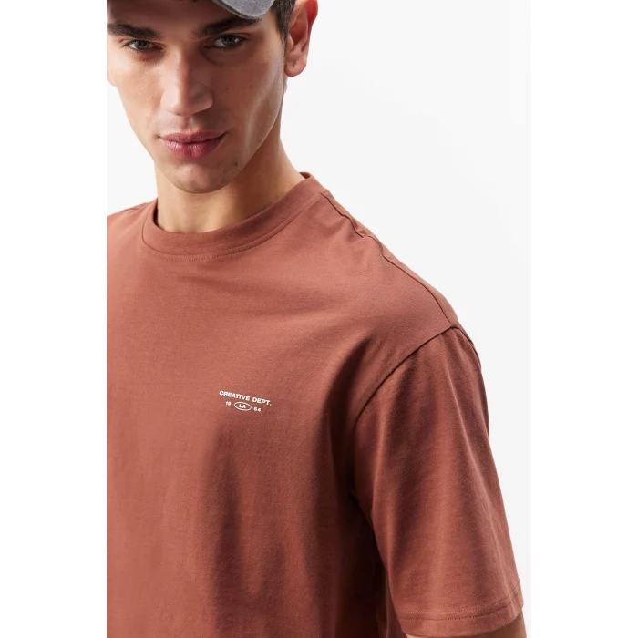 Defacto D5159 Kahve Boxy Fit Bisiklet Yaka Sırt Baskılı Kısa Kollu Tişört