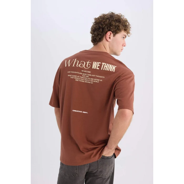 Defacto D5159 Kahve Boxy Fit Bisiklet Yaka Sırt Baskılı Kısa Kollu Tişört