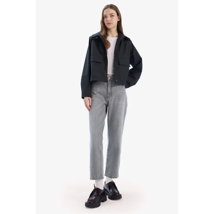 Defacto D5751 Siyah Su İtici Kapüşon Detaylı Gömlek Yaka Kauçuk Görünümlü Yağmurluk