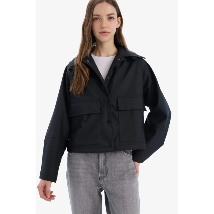 Defacto D5751 Siyah Su İtici Kapüşon Detaylı Gömlek Yaka Kauçuk Görünümlü Yağmurluk