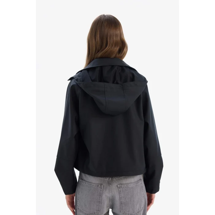 Defacto D5751 Siyah Su İtici Kapüşon Detaylı Gömlek Yaka Kauçuk Görünümlü Yağmurluk