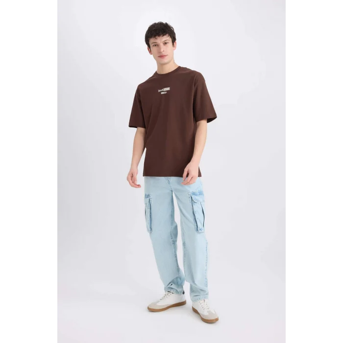 Defacto D6778 Kahve Attack on Titan Boxy Fit Bisiklet Yaka Sırt Baskılı Kısa Kollu Tişört