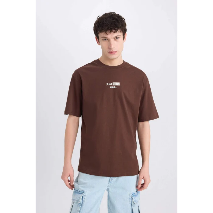 Defacto D6778 Kahve Attack on Titan Boxy Fit Bisiklet Yaka Sırt Baskılı Kısa Kollu Tişört