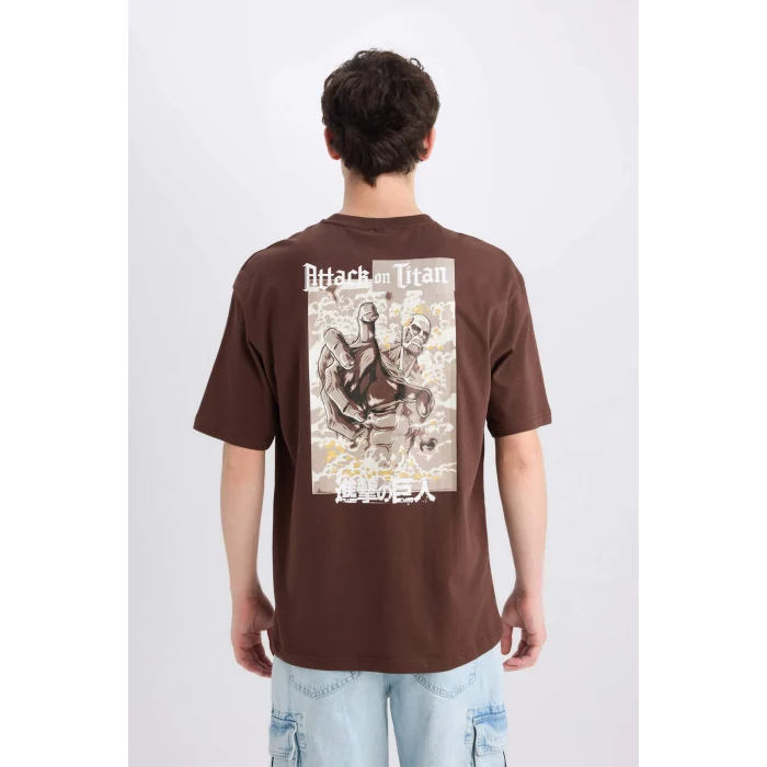 Defacto D6778 Kahve Attack on Titan Boxy Fit Bisiklet Yaka Sırt Baskılı Kısa Kollu Tişört