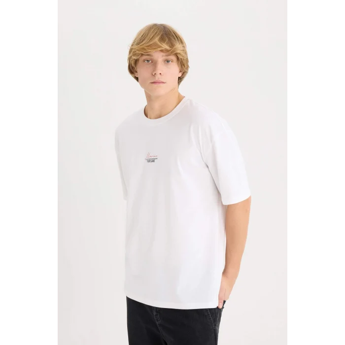 Defacto D7814 Beyaz Oversize Geniş Kalıp Bisiklet Yaka Sırt Baskılı Kısa Kollu Tişört