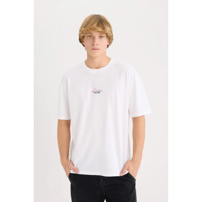 Defacto D7814 Beyaz Oversize Geniş Kalıp Bisiklet Yaka Sırt Baskılı Kısa Kollu Tişört