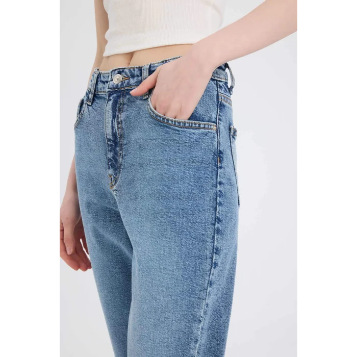 Defacto D7943 Mavi Lina Comfort Mom Normal Bel Düz Paça Jean Kar Yıkamalı Pantolon