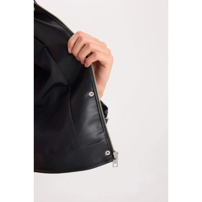 Defacto D5774 Siyah Su İtici Suni Deri Mont Polo Yaka Cepli Fermuarlı Çıtçıtlı