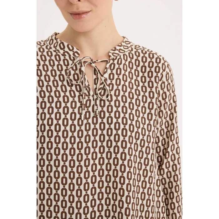 Defacto N1809 Ekru Regular Fit Apaş Yaka Desenli Uzun Kollu Bluz