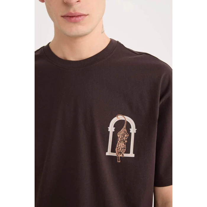 Defacto D9345 Kahve Boxy Fit Bisiklet Yaka Sırt Baskılı Kısa Kollu Tişört