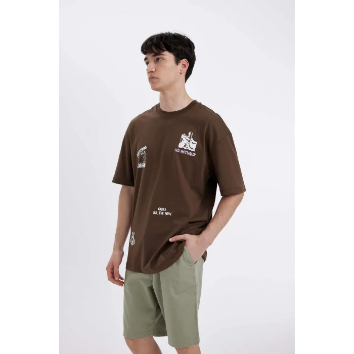 Defacto C5753 Kahve Comfort Regular Fit Rahat Kalıp Bisiklet Yaka Sırt Baskılı Kısa Kollu Tişört