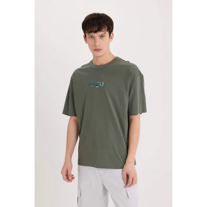 Defacto D9346 Yeşil Oversize Geniş Kalıp Bisiklet Yaka Sırt Baskılı Kısa Kollu Tişört