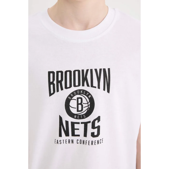 Defacto D9550 Beyaz Erkek Çocuk NBA Brooklyn Nets Bisiklet Yaka Sırt Baskılı Kısa Kollu Tişört