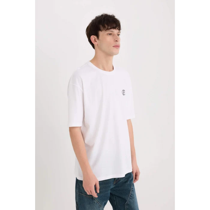 Defacto D5581 Beyaz Oversize Geniş Kalıp Bisiklet Yaka Sırt Baskılı Kısa Kollu Tişört
