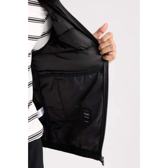 Defacto D7532 Siyah Slim Fit Dar Kesim Dik Yaka Lastikli ve Fermuarlı Su Geçirmez Mont