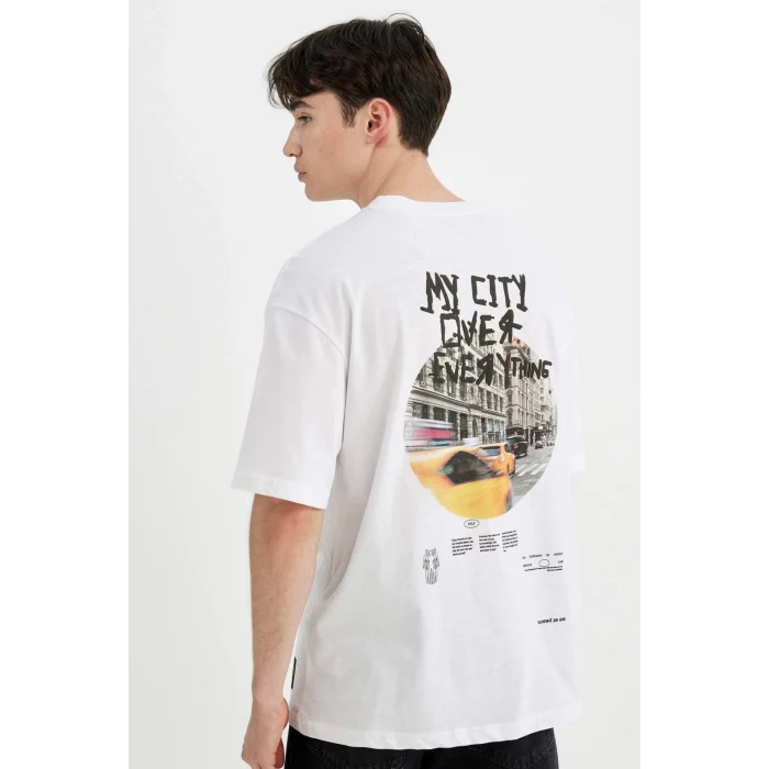 Defacto C4086 Beyaz Comfort Regular Fit Rahat Kalıp Bisiklet Yaka Sırt Baskılı Kısa Kollu Tişört