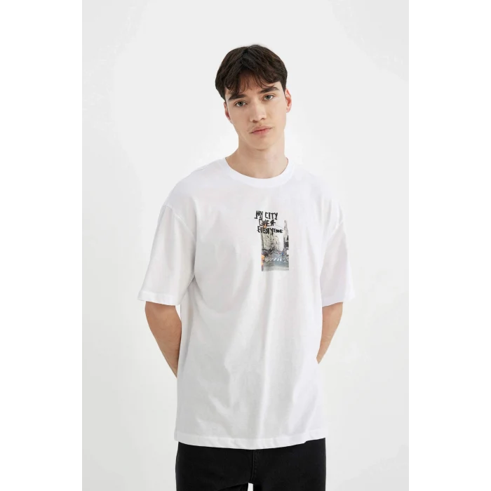 Defacto C4086 Beyaz Comfort Regular Fit Rahat Kalıp Bisiklet Yaka Sırt Baskılı Kısa Kollu Tişört