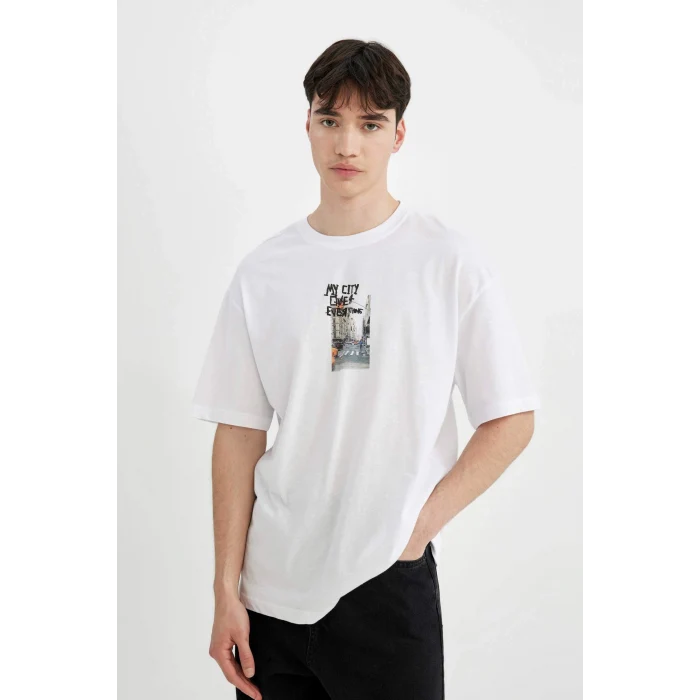 Defacto C4086 Beyaz Comfort Regular Fit Rahat Kalıp Bisiklet Yaka Sırt Baskılı Kısa Kollu Tişört