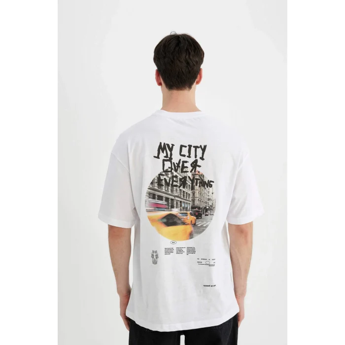 Defacto C4086 Beyaz Comfort Regular Fit Rahat Kalıp Bisiklet Yaka Sırt Baskılı Kısa Kollu Tişört