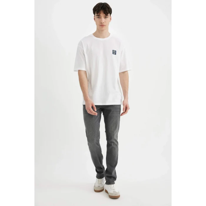 Defacto C4081 Beyaz Comfort Regular Fit Rahat Kalıp Bisiklet Yaka Sırt Baskılı Kısa Kollu Tişört