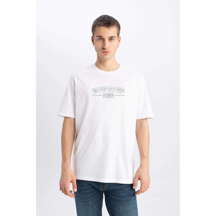 Defacto B5068 Beyaz Comfort Regular Fit Rahat Kalıp Bisiklet Yaka Sırt Baskılı Kısa Kollu Tişört