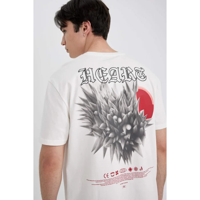 Defacto C3466 Ekru Regular Fit Bisiklet Yaka Sırt Baskılı Kısa Kollu Tişört