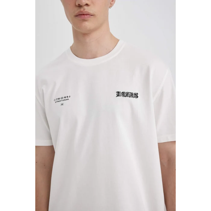 Defacto C3466 Ekru Regular Fit Bisiklet Yaka Sırt Baskılı Kısa Kollu Tişört