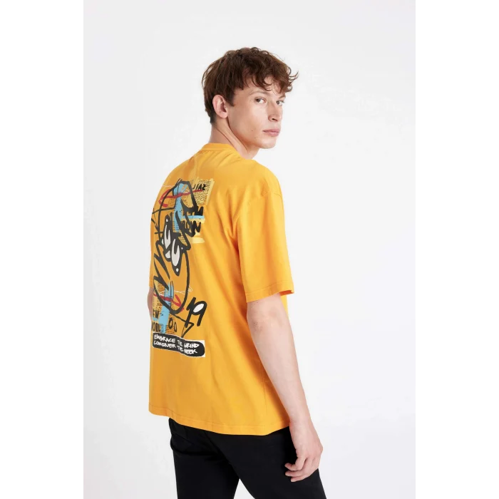 Defacto C5752 Sarı Comfort Regular Fit Rahat Kalıp Bisiklet Yaka Sırt Baskılı Kısa Kollu Tişört