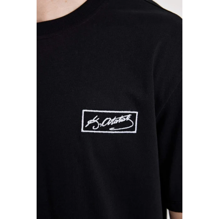 Defacto C5824 Siyah Regular Fit Bisiklet Yaka Atatürk Baskılı Kısa Kollu Tişört