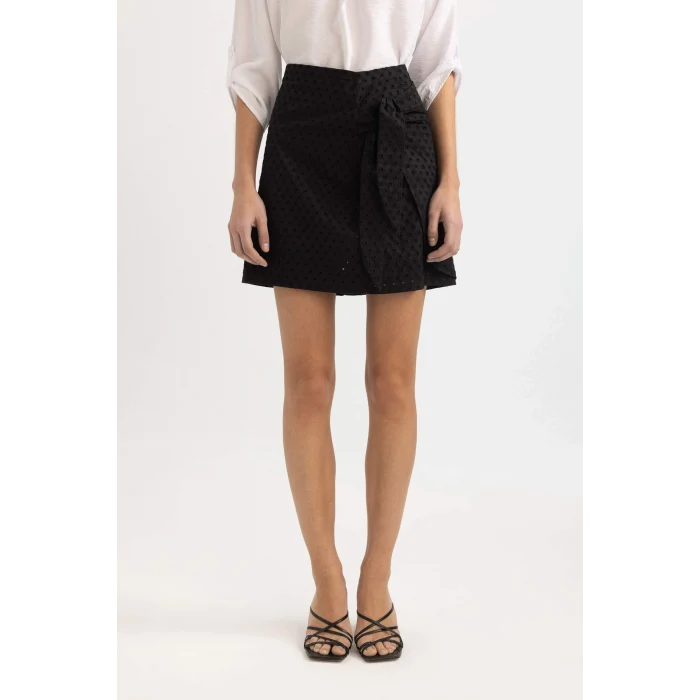 Defacto B9946 Siyah Normal Bel Astarlı Brode Mini Etek