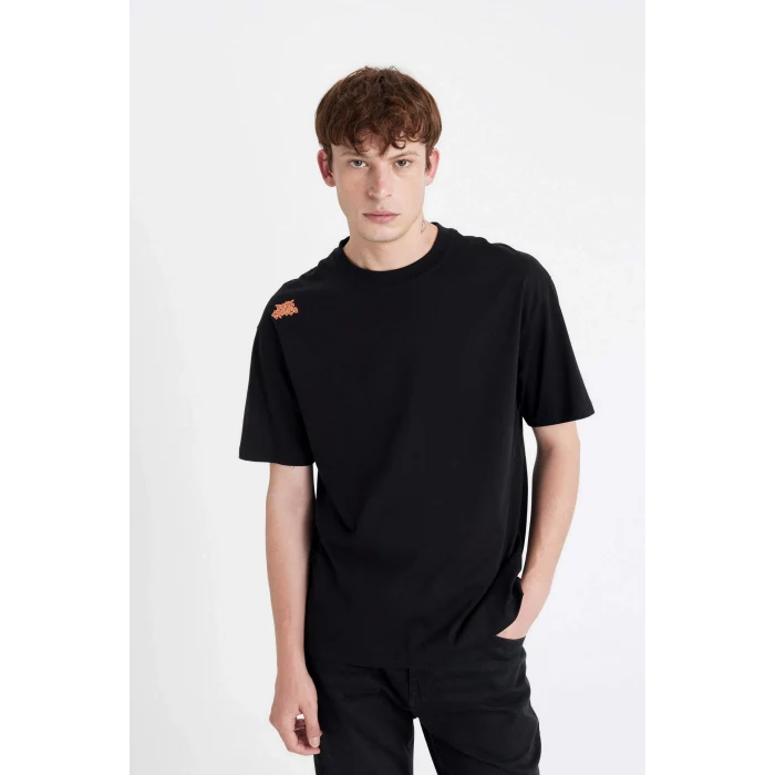 Defacto C4090 Siyah Oversize Geniş Kalıp Bisiklet Yaka Sırt Baskılı Kısa Kollu Tişört