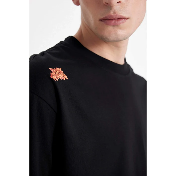 Defacto C4090 Siyah Oversize Geniş Kalıp Bisiklet Yaka Sırt Baskılı Kısa Kollu Tişört