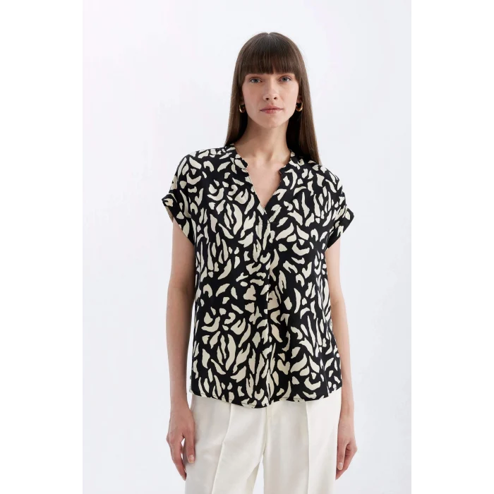 Defacto D2941 Siyah Regular Fit Apaş Yaka Desenli Kısa Kollu Bluz