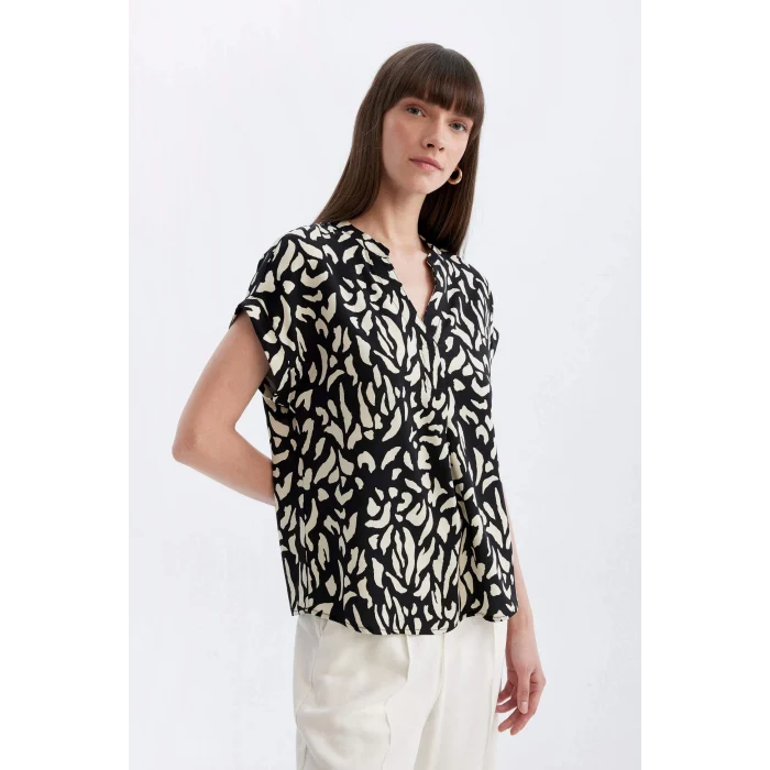 Defacto D2941 Siyah Regular Fit Apaş Yaka Desenli Kısa Kollu Bluz