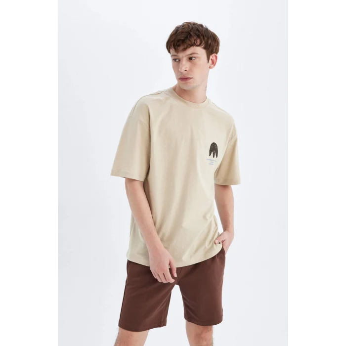 Defacto C5754 Bej Comfort Regular Fit Rahat Kalıp Bisiklet Yaka Sırt Baskılı Kısa Kollu Tişört