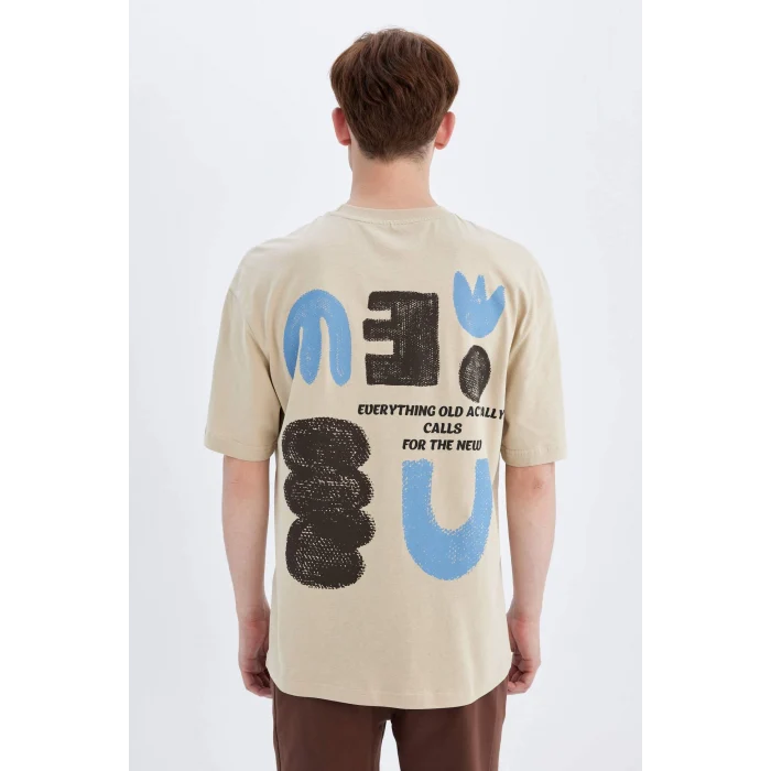 Defacto C5754 Bej Comfort Regular Fit Rahat Kalıp Bisiklet Yaka Sırt Baskılı Kısa Kollu Tişört