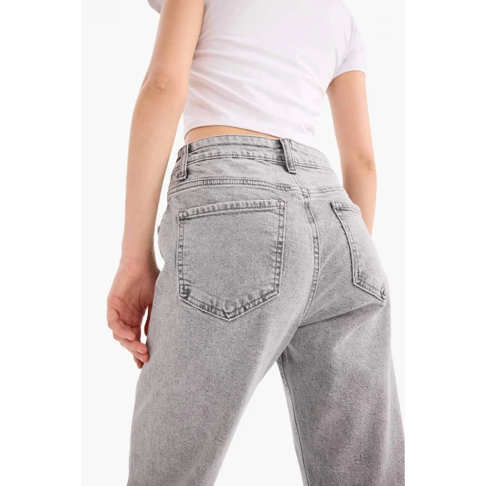 Defacto D7947 Gri Lina Comfort Mom Normal Bel Düz Paça Jean Kar Yıkamalı Pantolon