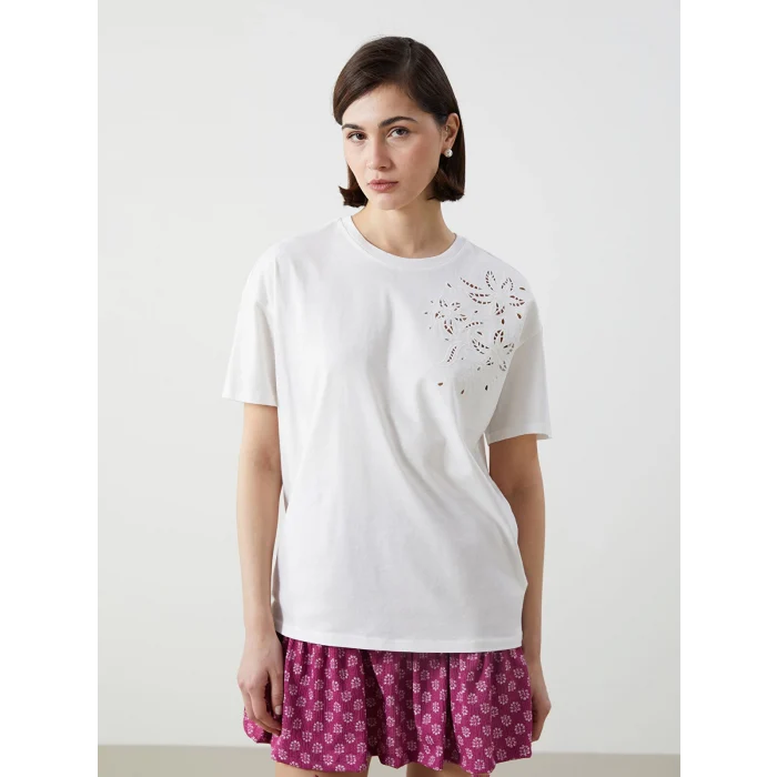 LCW Vision Ekru Bisiklet Yaka Çiçek Nakışlı Kadın Tişört