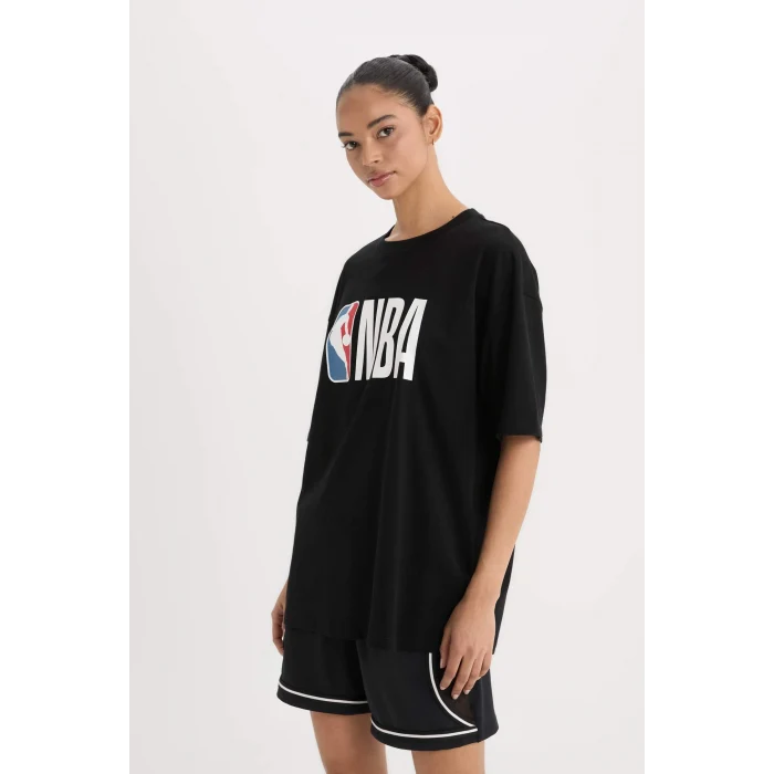 Defacto Z9313 Siyah DeFactoFit NBA Wordmark Boxy Fit Bisiklet Yaka Kısa Kollu Tişört