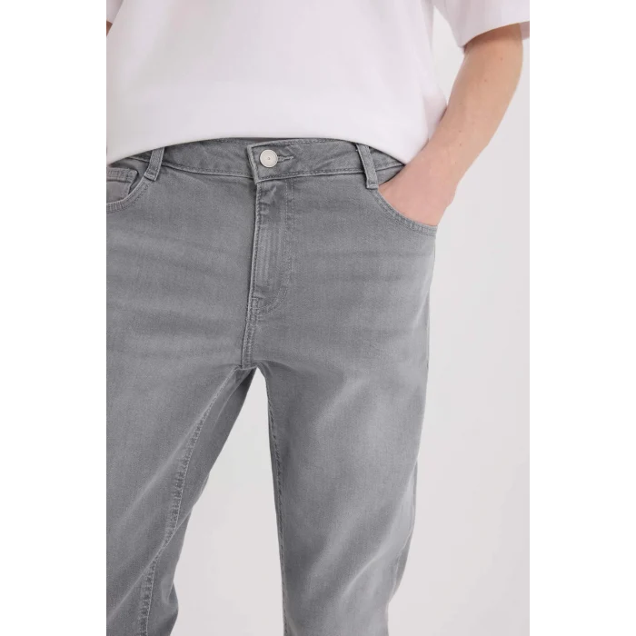 Defacto D9782 Gri Pedro Slim Fit Dar Kalıp Normal Bel Dar Paça Jean Pantolon