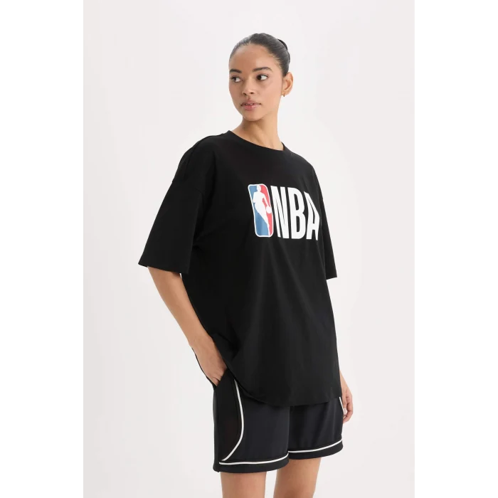 Defacto Z9313 Siyah DeFactoFit NBA Wordmark Boxy Fit Bisiklet Yaka Kısa Kollu Tişört